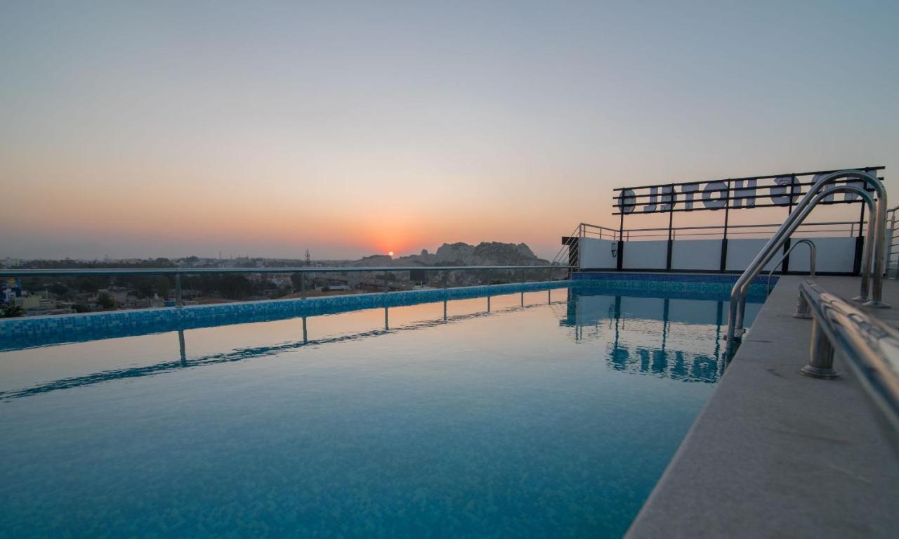 Npg Hotel Yelahanka Bagian luar foto